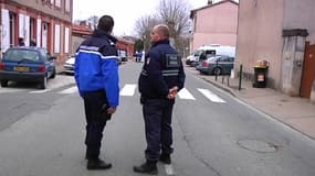 Gendarmes sur les lieux du vol à Bessières, commune de 3.000 habitants dans la Haute-Garonne, mardi.