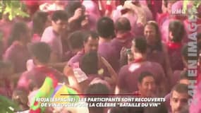 Lors de la "bataille du vin", les participants s'arrosent de vin rouge