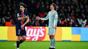 Vitinha et Antoine Griezmann lors de PSG-Atlético le 6 novembre 2025