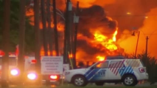Au Québec, où un convoi de camions-citernes a déraillé et explosé samedi, 80 personnes sont portées disparues.