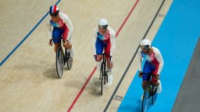 Florian Grengbo, Sébastien Vigier et Rayan Helal lors du duel pour le bronze en vitesse par équipes, le 6 août 2024