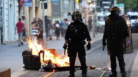 Des CRS déployés pendant les émeutes à Marseille le 1er juillet 2023.