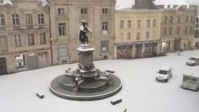 Le centre-ville de Charleville-Mézières sous la neige - Témoins BFMTV