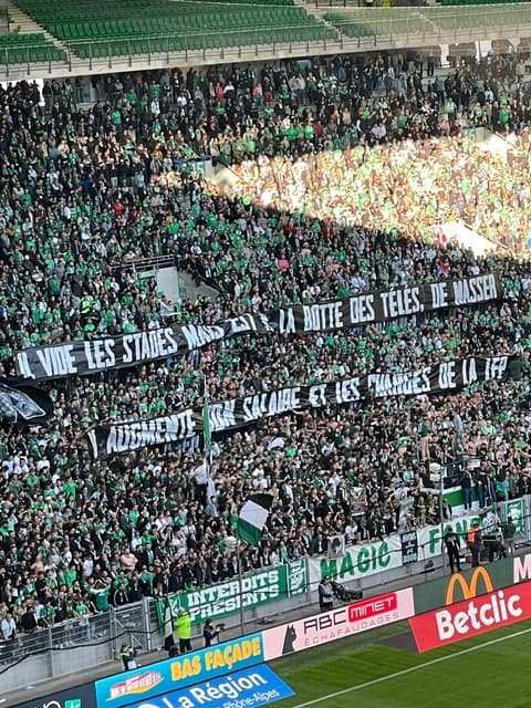 Les supporters de l'ASSE paient Vincent Labrune 