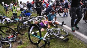 Enorme chute lors de la première étape du Tour de France.