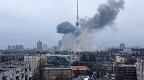 La tour télévision de Kiev bombardée par les forces russes le 1er mars 2022