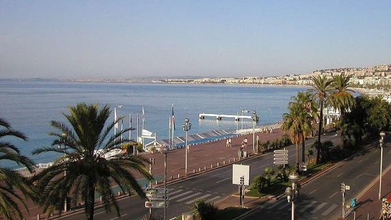 Nice: un convoi exceptionnel arrêté sur la promenade des Anglais, la circulation très perturbée