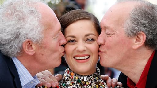 Jean-Pierre et Luc Dardenne encadrent Marion Cotillard à Cannes, le 20 mai 2014