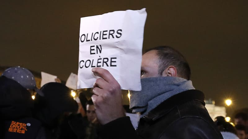 Un policier durant la manifestation mardi 1er novembre à Paris. -