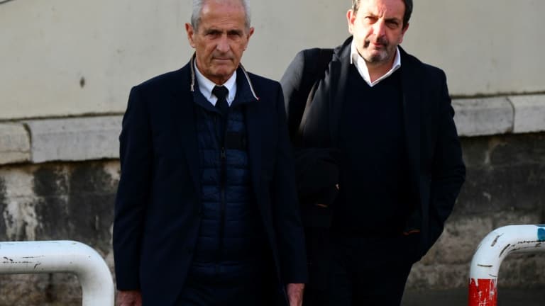 L'ex-maire de Toulon, Hubert Falco (g), et son avocat Me Thierry Fradet, arrivent au tribunal de Marseille, le 12 avril 2023
