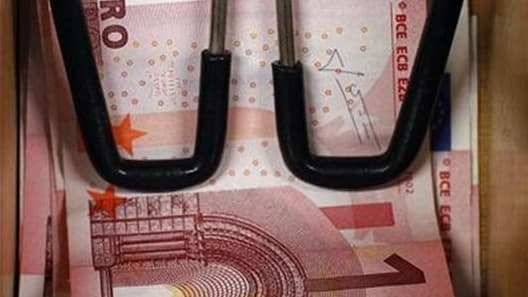 Le déficit du budget de l'Etat français s'est établi à 29,4 milliards d'euros en mars contre 33,6 milliards un an plus tôt à la même période, selon les données publiées jeudi par le ministère du Budget. /Photo d'archives/REUTERS/Lisi Niesner