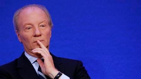 Brice Hortefeux, qui a quitté le gouvernement le 27 février dernier, souhaite retrouver un siège de député européen qu'il n'a jamais officiellement occupé, posant un problème juridique à l'issue incertaine. /Photo prise le 21 janvier 2011/REUTERS/Jacky Na