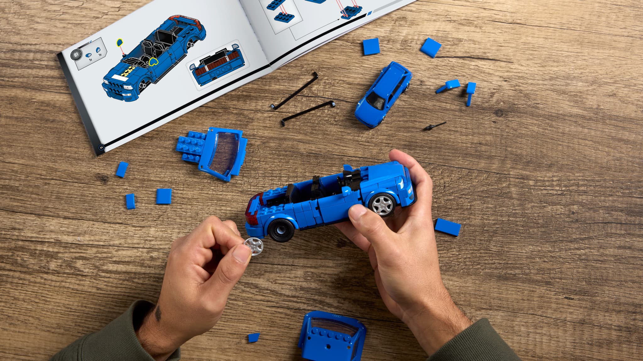 Des briques, un manuel à suivre pour construire son véhicule... Mattel vise clairement Lego avec sa nouvelle gamme de voitures miniatures.