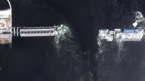 L'effondrement du barrage de Nova Kakhovka, dans le sud de l'oblast de Kherson, le 7 juin 2023, au moment de l'invasion militaire de l'Ukraine par la Russie.