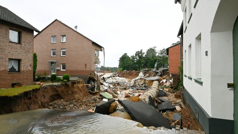 Une route détruite par les inondations à Blessem (Allemagne), le 16 juillet 2021 (photo d'illustration)