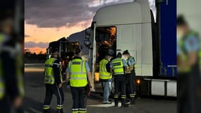 Des gendarmes du Haut-Rhin lors d'une opération de contrôle systématique des véhicules sur l'A36 le mardi 29 avril 2025.