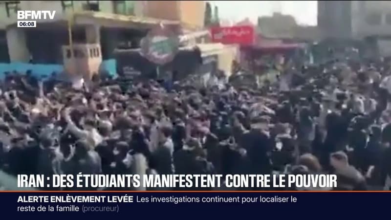 En Iran, les étudiants manifestent dans les rues de Téhéran contre le pouvoir en place