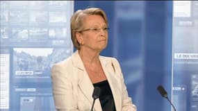 Alliot-Marie dénonce "une inflation de vocabulaire" de Valls "qui fait beaucoup de communication"