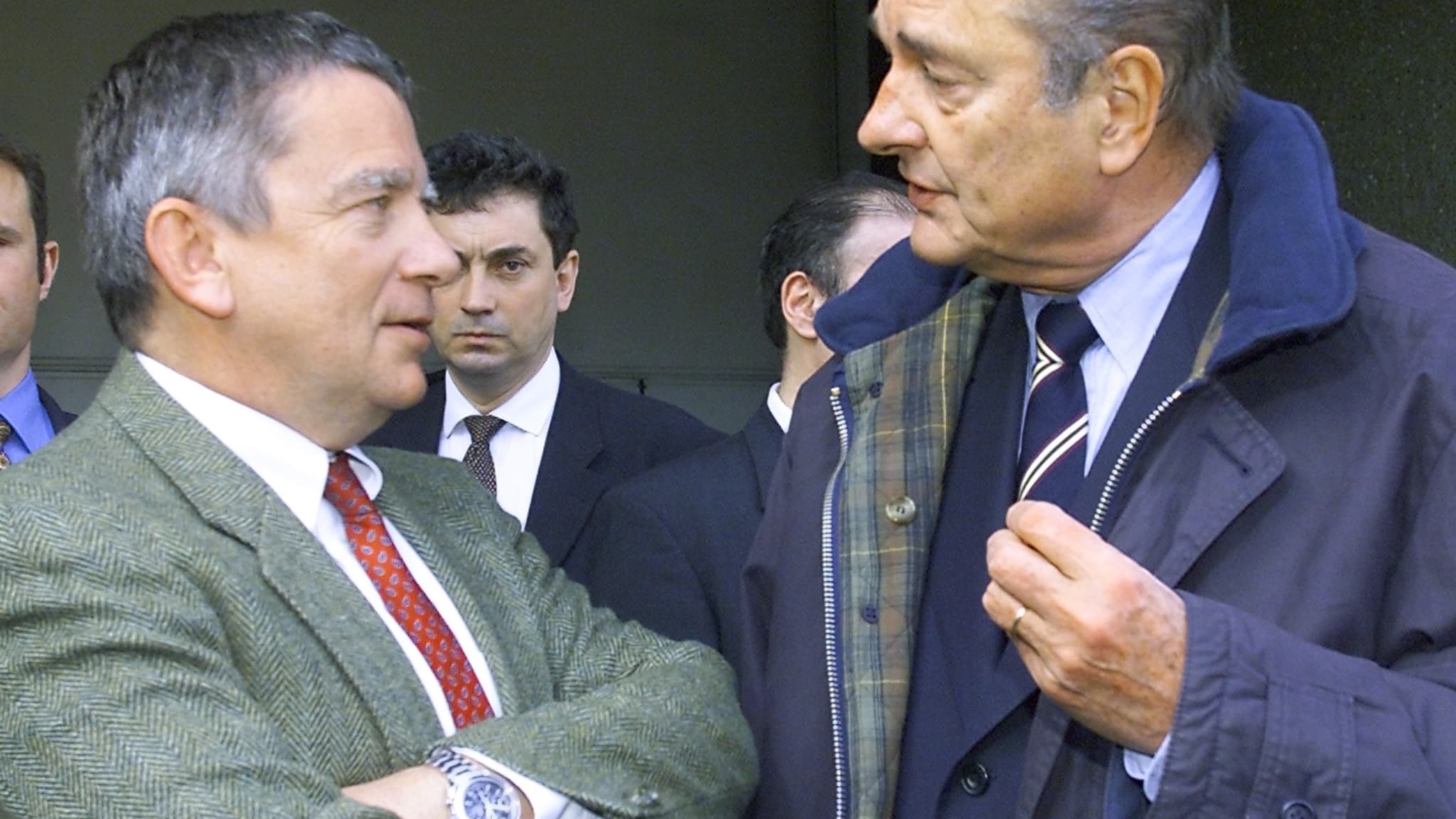 Méfiance. Le ministre de l'Agriculture de Lionel Jospin, Jean Glavany, face à Jacques Chirac, le 26 février 2000. Le président entretenait des liens privilégiés avec certains syndicats agricoles. Méfiance. Le ministre de l'Agriculture de Lionel Jospin, Jean Glavany, face à Jacques Chirac, le 26 février 2000. Le président entretenait des liens privilégiés avec certains syndicats agricoles.
