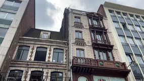 Les deux immeubles ont été évacués dans la matinée. Les étages du numéro 59 restent encore inaccessibles ce mardi soir.