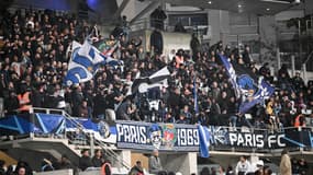 Des supporters du Paris FC