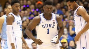 Zion Williamson et sa chaussure Nike déchirée. 
