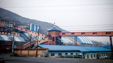 Parallèlement à la réduction des capacités excédentaires, la production effective de charbon en Chine s'élèvera au total à environ 3,9 milliards de tonnes en 2020, contre 3,75 milliards en 2015, indiqué l'agence officielle Chine nouvelle.