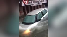 Inde: Bombay inondée par les fortes averses de la mousson