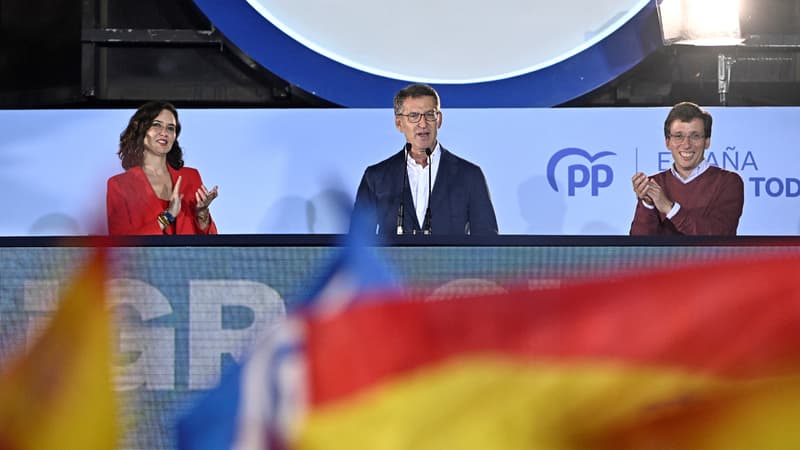 Alberto Núñez Feijóo chef du Parti populaire, au centre, le 28 mai 2023 à Madrid, en Espagne