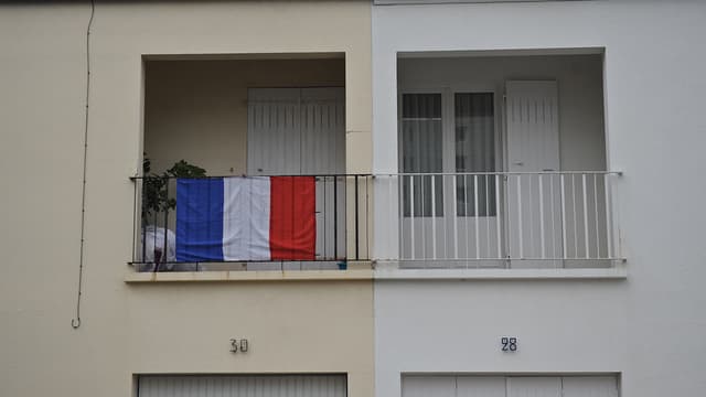 Anne-Marie et Arlette sont sommées de retirer le drapeau tricolore de leur balcon (photo d'illustration).