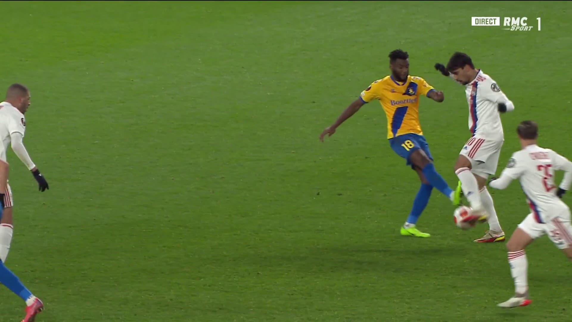La grosse faute de Kevin Tshiembe sur Lucas Paqueta La grosse faute de Kevin Tshiembe sur Lucas Paqueta