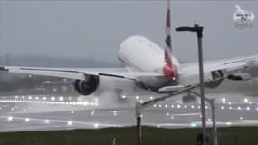 Tempête Ciara: cet avion a été contraint de remettre les gaz après un atterrissage raté à l'aéroport de Londres