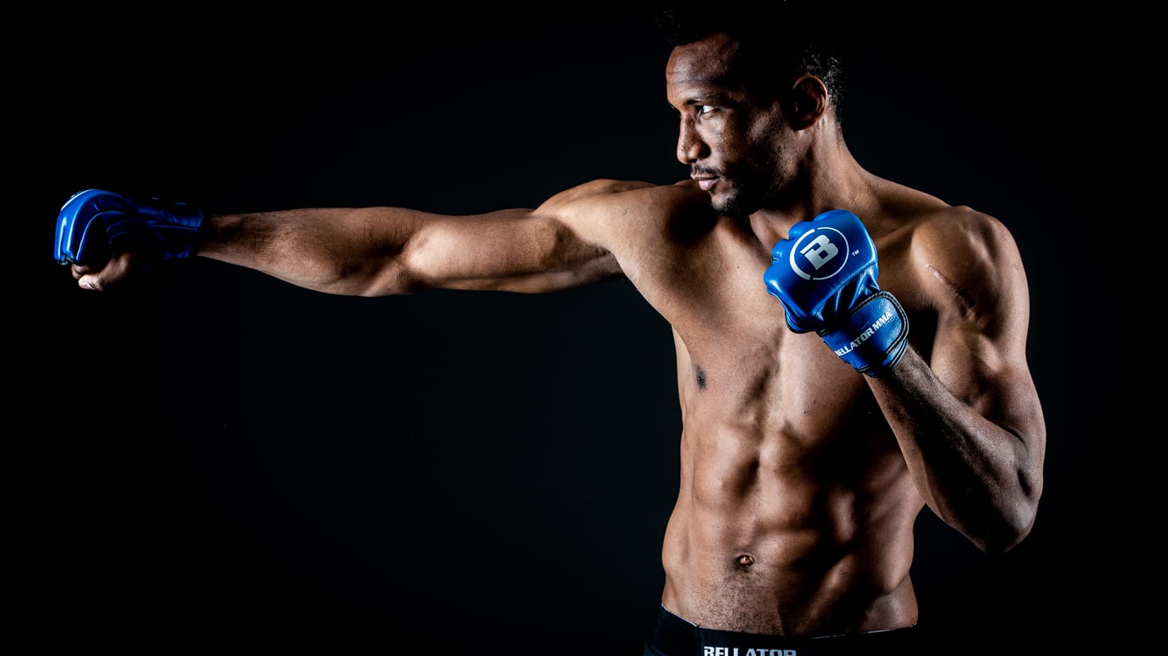 Mansour Barnaoui avant son premier combat au Bellator en octobre 2022 Mansour Barnaoui avant son premier combat au Bellator en octobre 2022