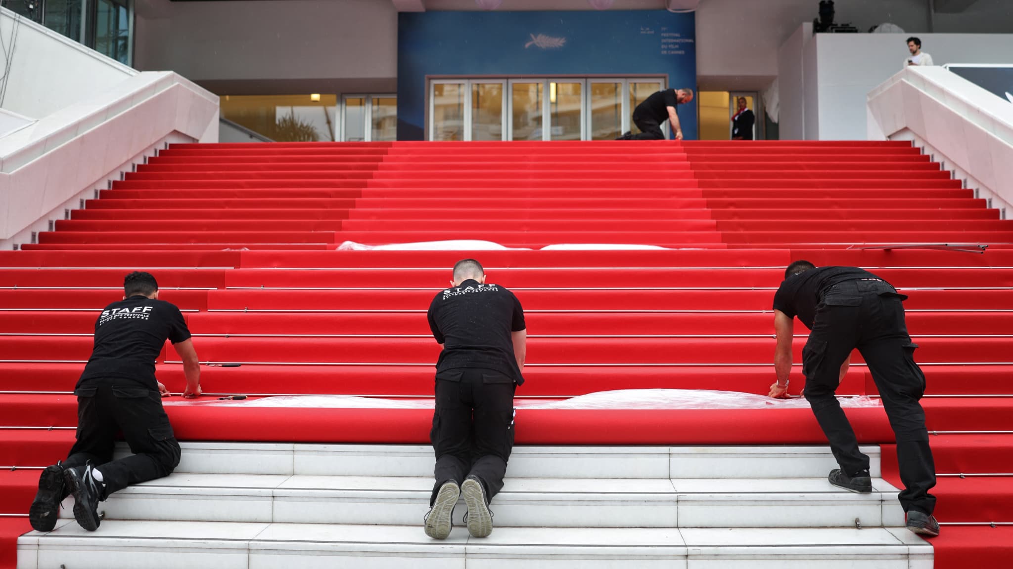 Le tapis rouge déroulé sur les marches du palais des festivals à Cannes, le 14 mai 2024. Le tapis rouge déroulé sur les marches du palais des festivals à Cannes, le 14 mai 2024.