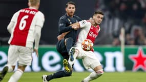 Sergio Ramos face à Dusan Tadic