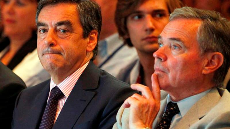 L'ancien président de l'Assemblée nationale Bernard Accoyer (à droite) se prononce pour François Fillon dans la bataille pour la présidence de l'UMP. /Photo d'archives/REUTERS/Régis Duvignau