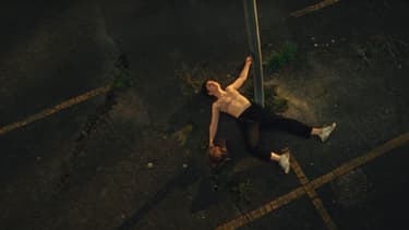 Christine and the Queens dans le clip de "Doesn't Matter"