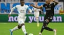 L'attaquant sénégalais de Marseille Bamba Dieng (g) contre Qarabag en Ligue Europa Conférence, le 17 février 2022 au Stade Vélodrome 