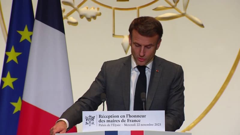 Emmanuel Macron devant les maires de France: 