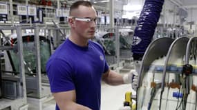 Certains salariés de l'usine VW sont équipés de lunettes 3D intelligentes