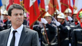 "Je ne permettrai pas que des femmes voilées entièrement, que des prières de rue, que des slogans hostiles à des pays alliés, à nos valeurs, puissent se faire entendre dans nos rues", a affirmé Manuel Valls ce dimanche.