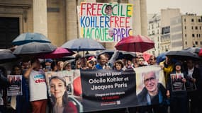 Un rassemblement en soutien à Cecile Kohler et Jacques Paris otages français en Iran à Paris France le 6 juillet 2025.