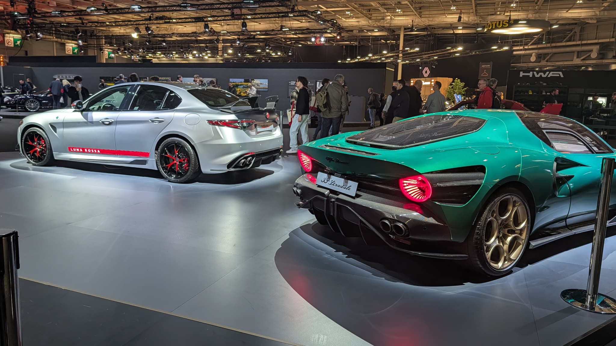 Le stand Alfa Romeo à l'Ultimate Supercar Garage.