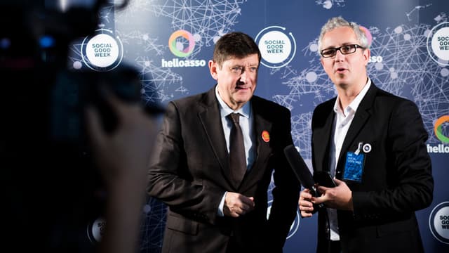 Le Ministre de la Ville, de la Jeunesse et des Sports Patrick Kanner et Charles-Antoine Berthonneau au Centre Pompidou le 3 novembre 2015