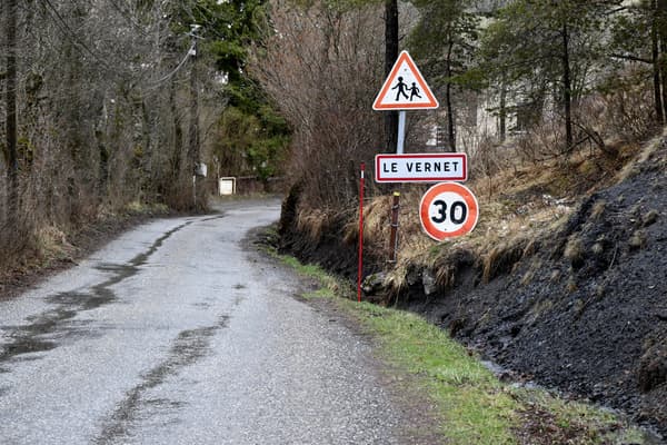 L'entrée du village du Vernet, à proximité du hameau du Haut-Vernet, le 27 mars 2024