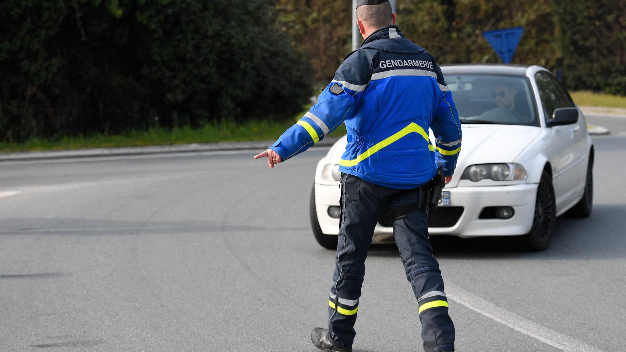 Aude: à 180km/h et sans permis, un homme de 19 ans arrêté avec 70. 000 euros de produits de contrebande