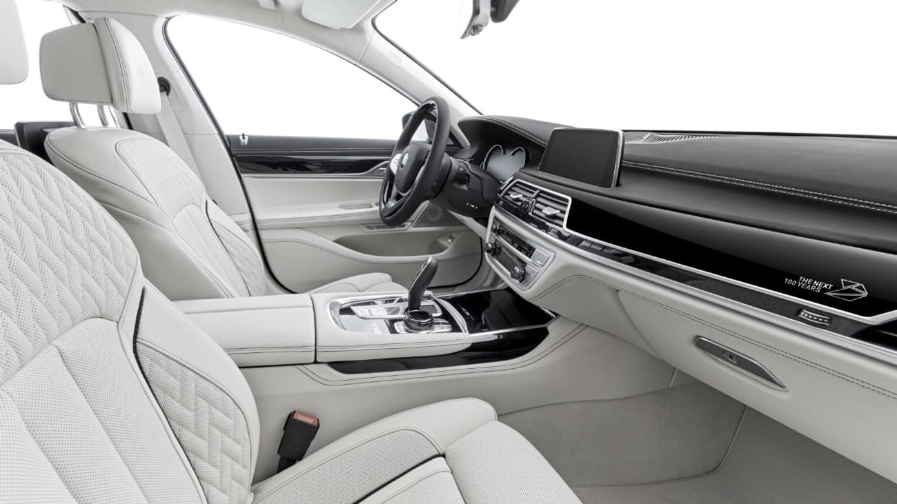 Un modèle qui se pare de cuir blanc à l'intérieur. 