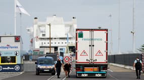 Camion frigorifique contrôlé par la police à la recherche de migrants dans le port de Ouistreham, le 18 septembre 2018 (illustration)