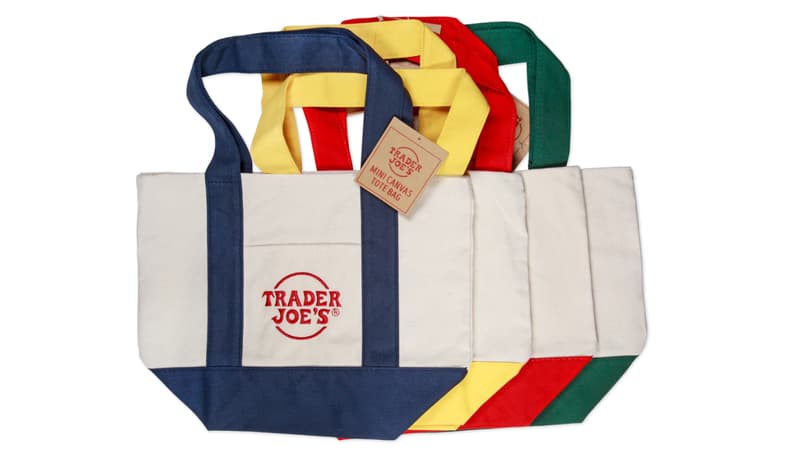 Le tote bag Trader Joe's, vendu trois dollars, fait l'objet d'une frénésie des consommateurs après une tendance Tiktok.
