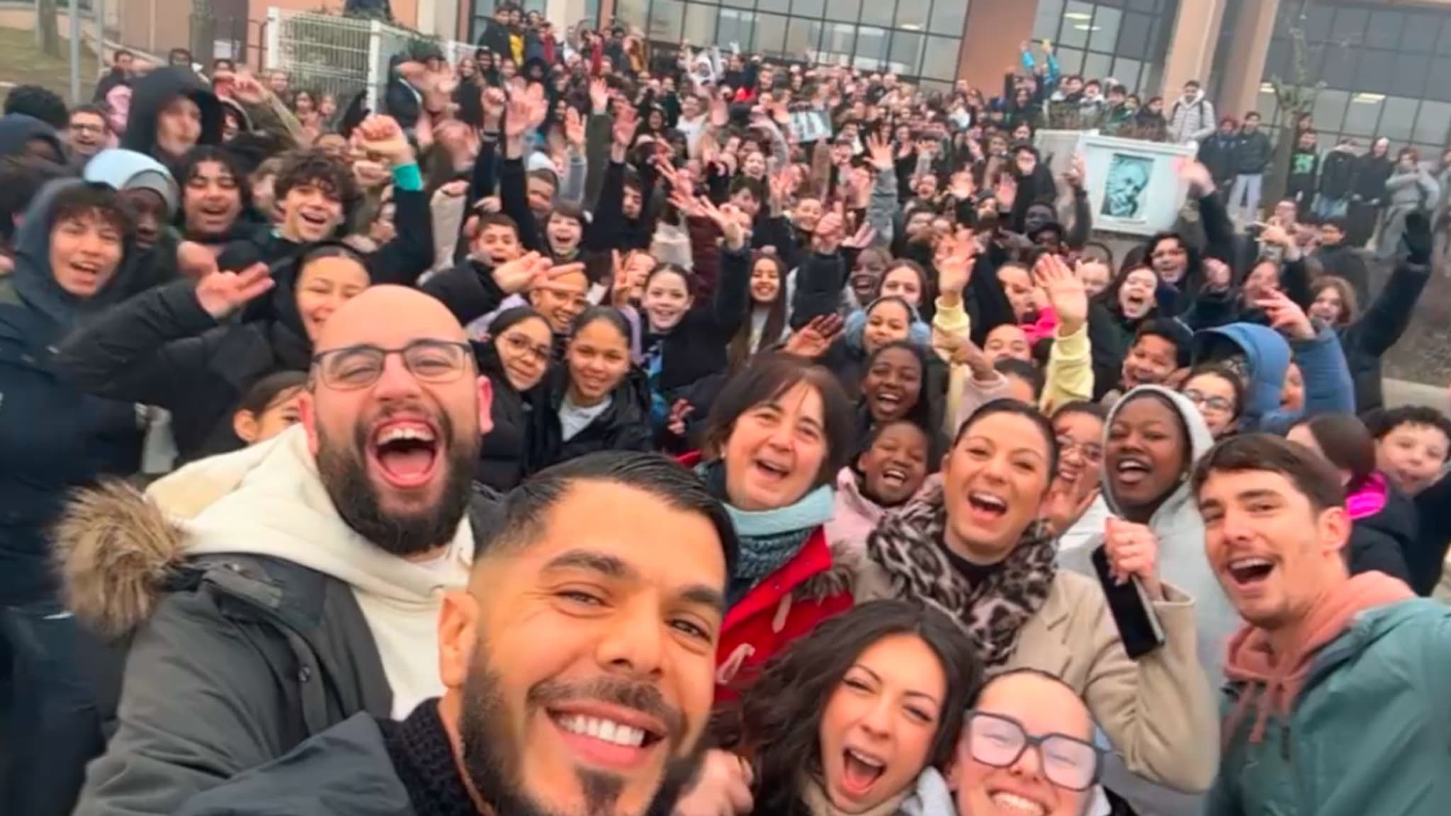 Sofiane Atik, joueur de Bourgoin-Jallieu, nouvelle star du collège dans lequel il se reconvertit, février 2025 Sofiane Atik, joueur de Bourgoin-Jallieu, nouvelle star du collège dans lequel il se reconvertit, février 2025